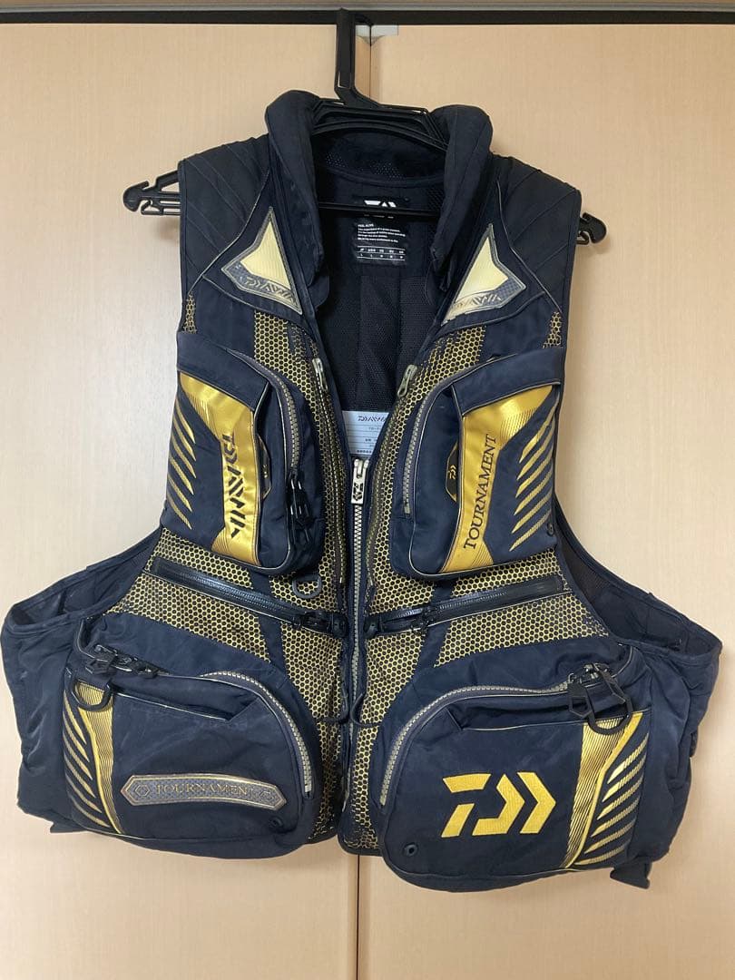 ダイワ　トーナメント　フローティングベストDF-3108T（枕つき）　Lサイズ