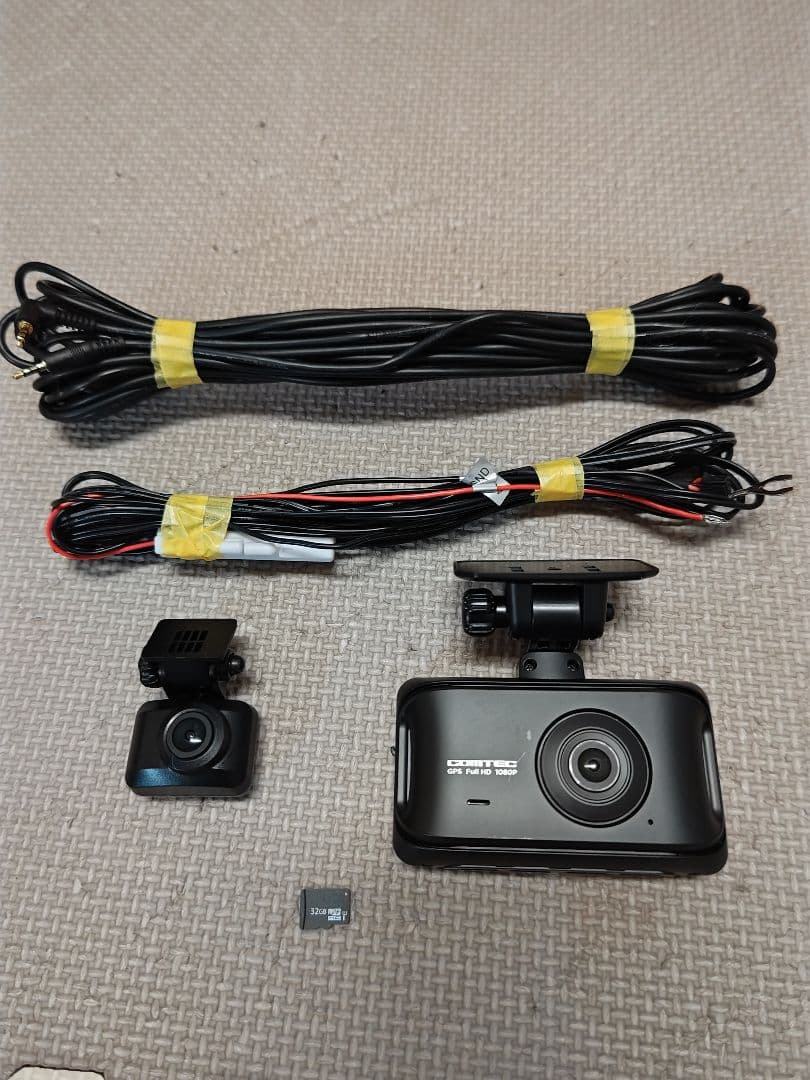 COMTEC ZDR 045 前後カメラドライブレコーダー配線付き。