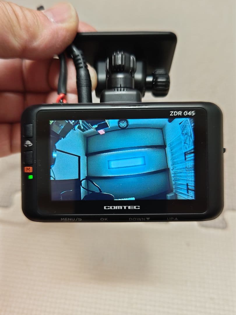 COMTEC ZDR 045 前後カメラドライブレコーダー配線付き。