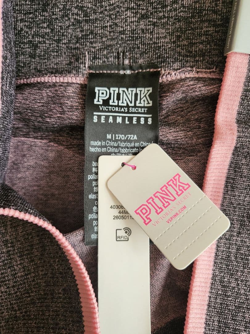 【新品 タグ付き】ヴィクトリアズシークレット PINK スポーツウエア(上下)