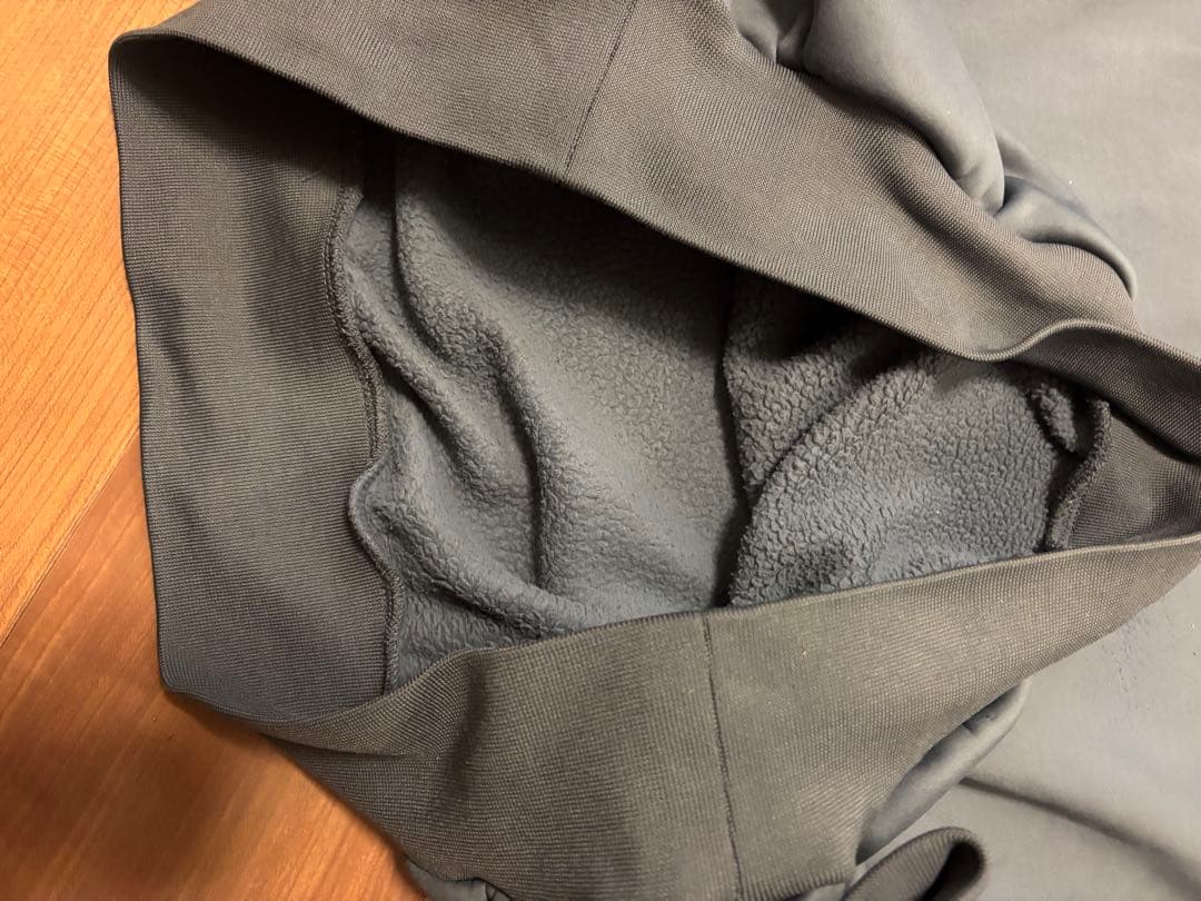 NEUTRALWORKS．PILEUS フーディー