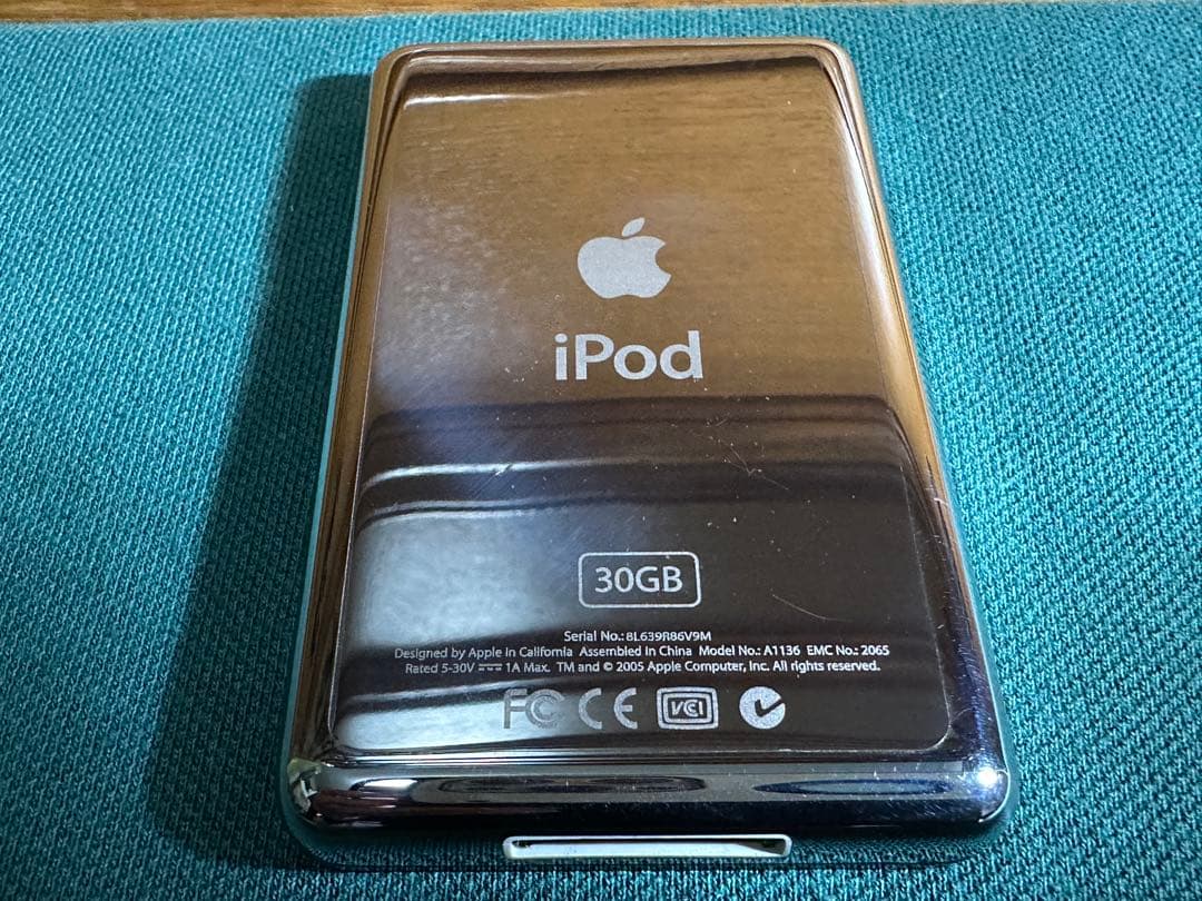 きれいなApple iPod Classic 5.5世代 30GB新品バッテリー
