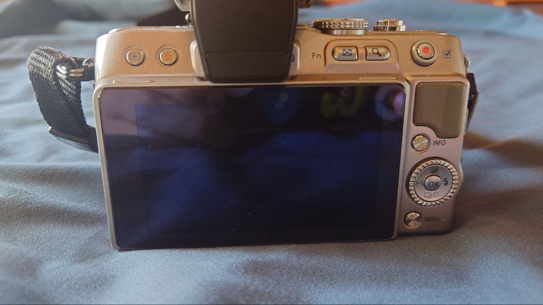 M*w様 OLYMPUS pen lite E-PL3 ミラーレスカメラ シルバ