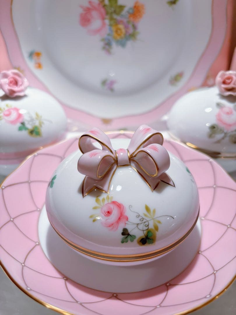 ヘレンド　新品未使用　ウイーンの薔薇シンプル　 ラウンドボックスリボン