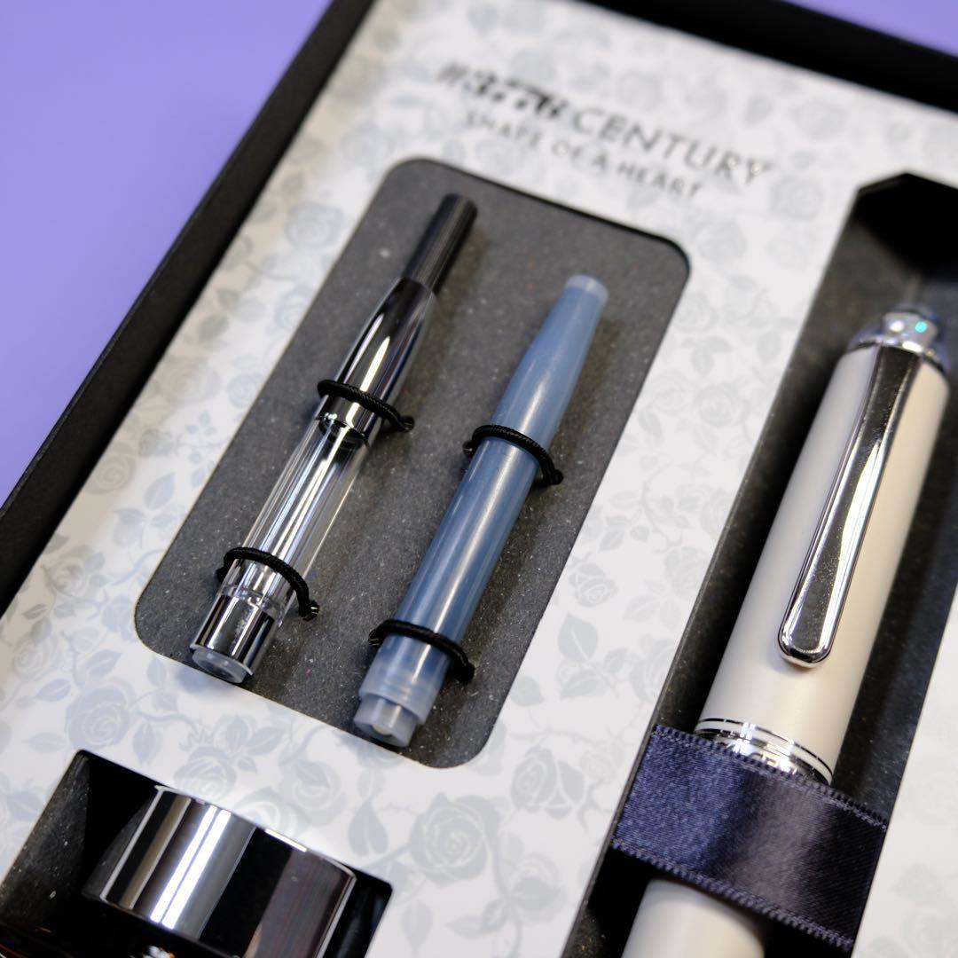 【新品】プラチナ CENTURYシェイプ・オブ・ハート イヴォワール 万年筆