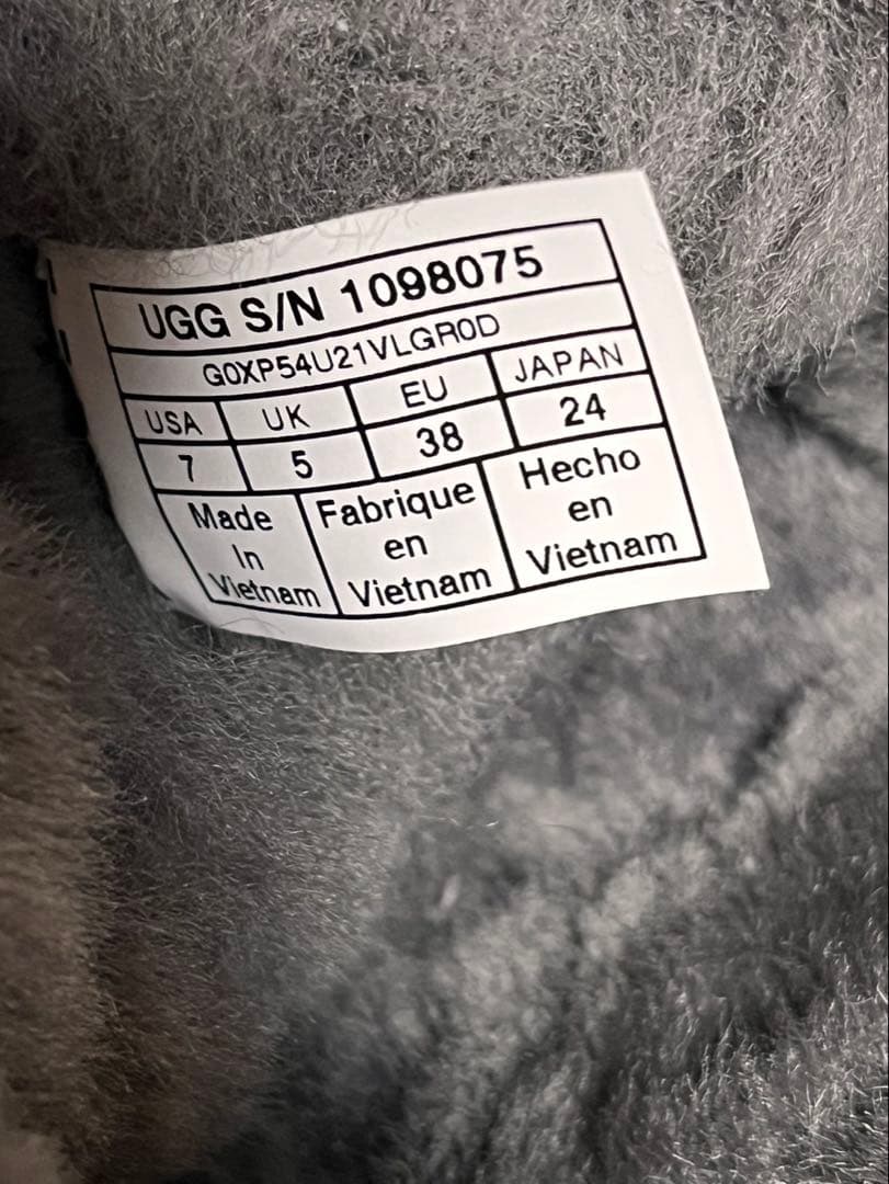 UGG グレー リボン付き ムートンブーツ　ケアプロテクターと替えリボン付き