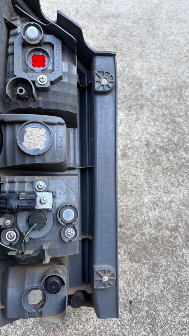 キャラバン nv350 後期型 純正リアテール 左右セット