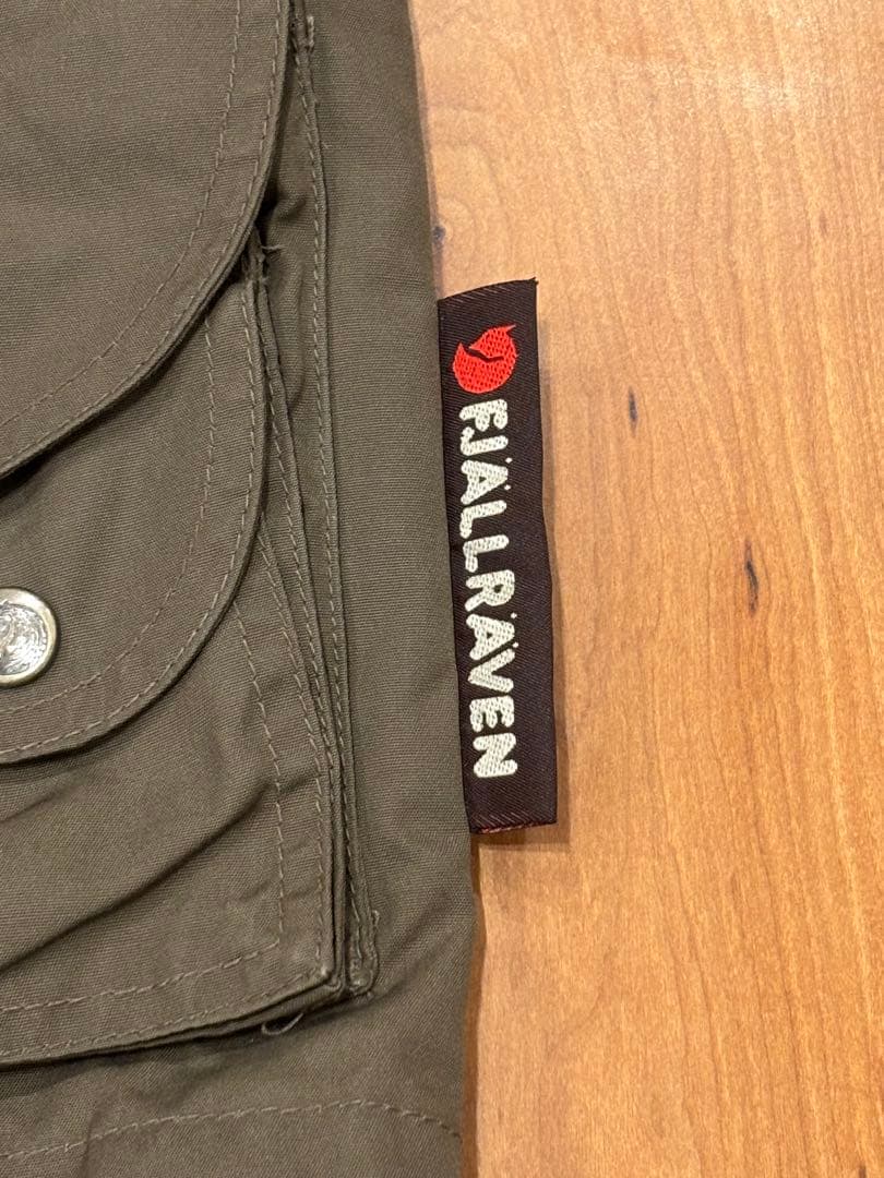 フェールラーベン FJALL RAVEN 多ポケット ミリタリージャケットカーキ