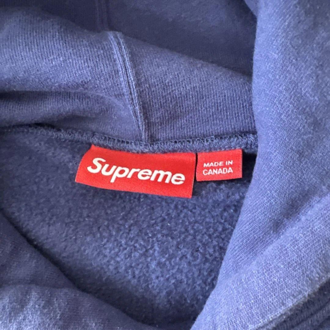 パパイヤ松本様Supreme ネイビー スモールロゴ　フード付きスウェット