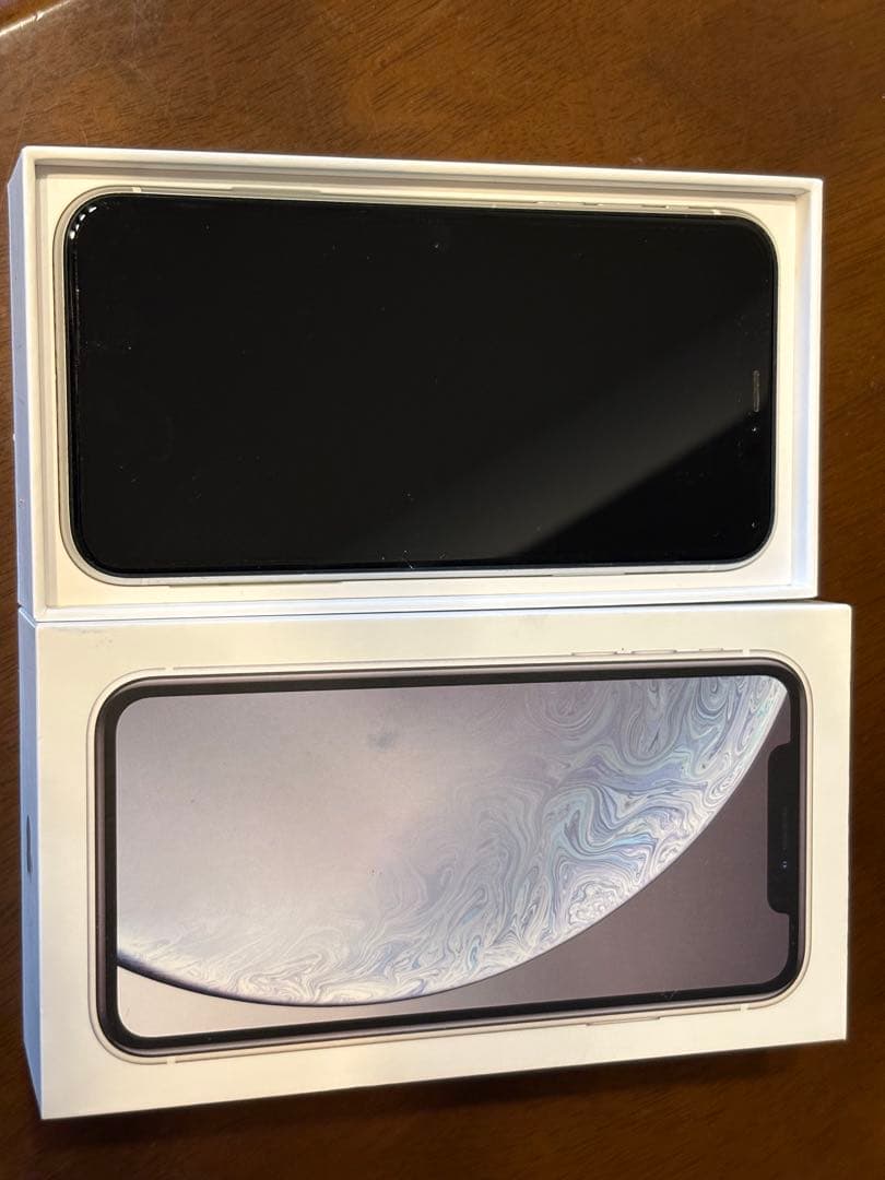 【新品イヤホン・充電器付・箱付き】Apple iPhone XR 本体 ホワイト