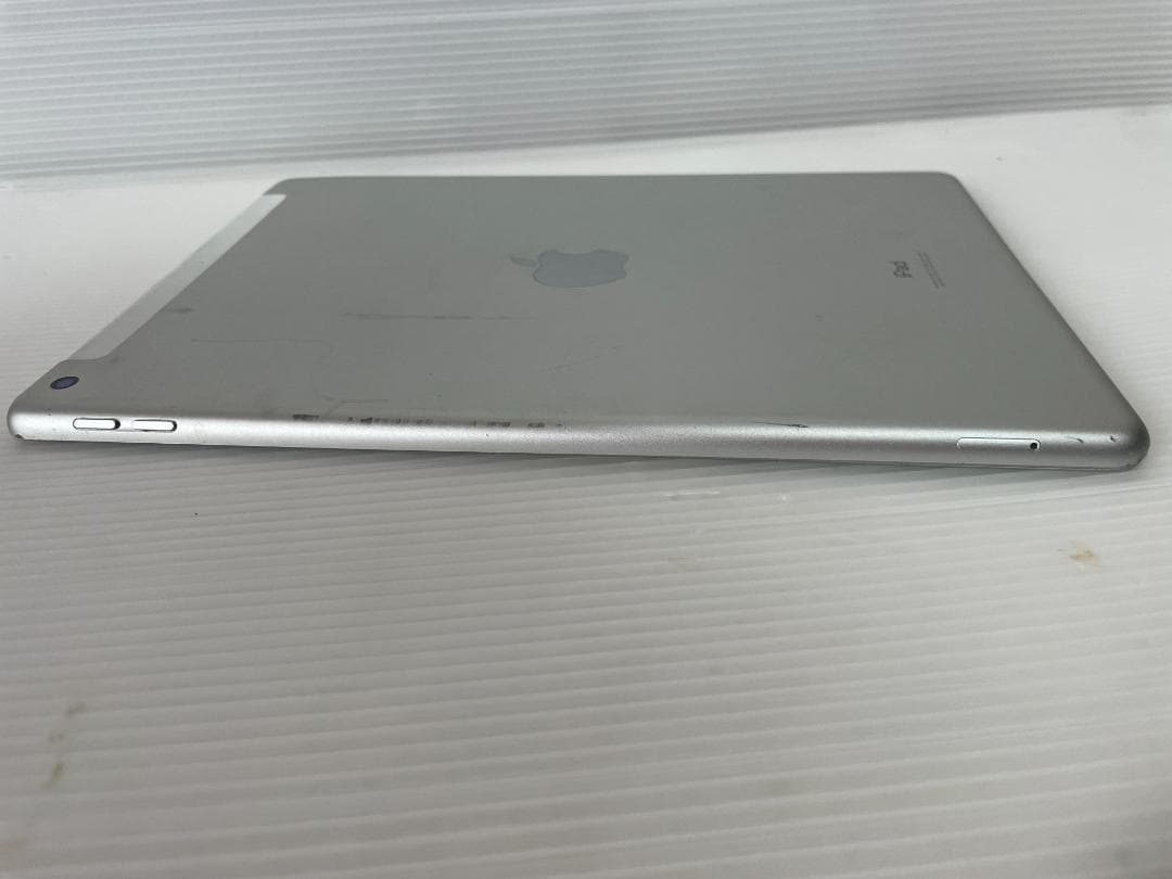 T*i様 ジャンク　IPAD　第８世代　MYMJ2J/A 難あり　インカメ破損