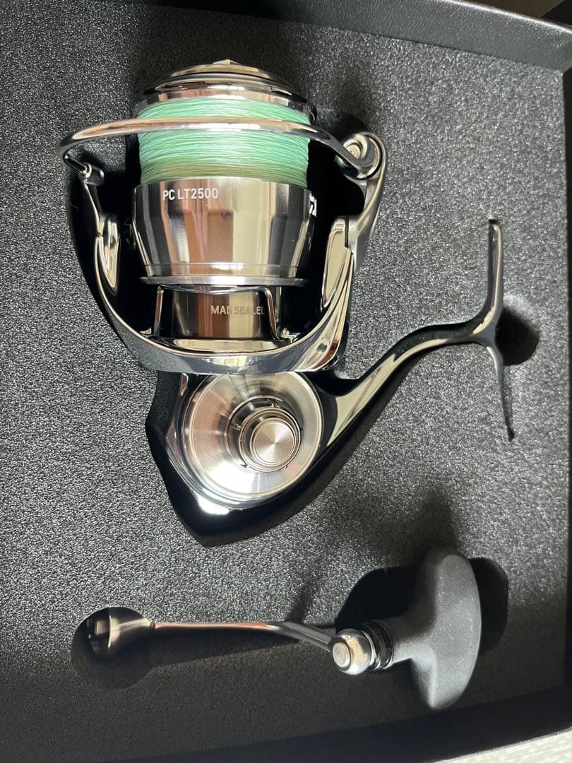【美品】ダイワ Daiwa Exist PC LT2500 イグジスト