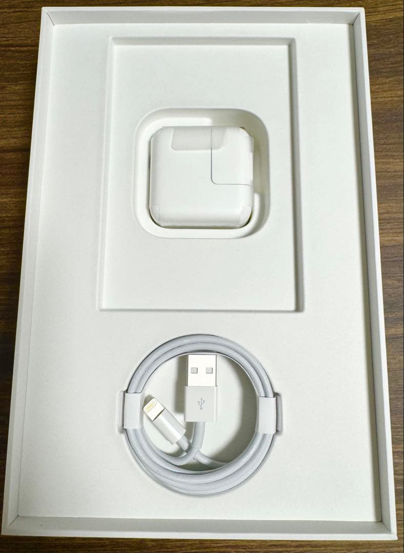 ぱぴこ 【付属品未使用】Apple iPad mini（第5世代）