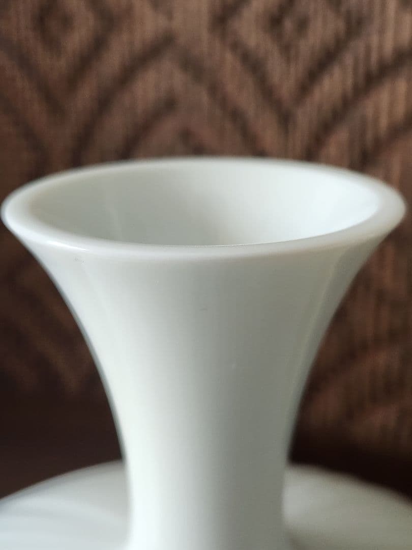 奥川俊右衛門　白磁　線文　花瓶