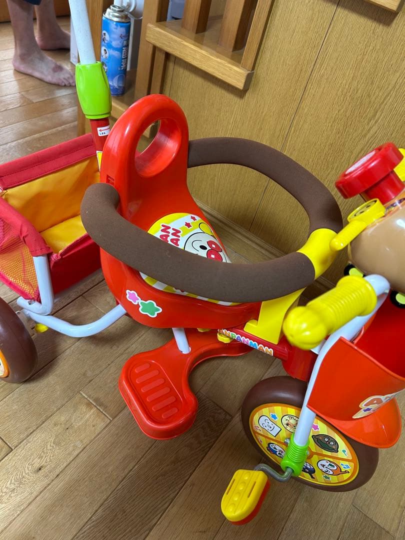 【値下げ・美品】アンパンマン・三輪車