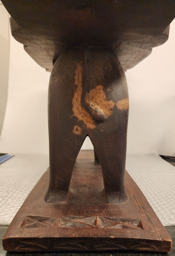 木製象の置物 彫刻模様付き