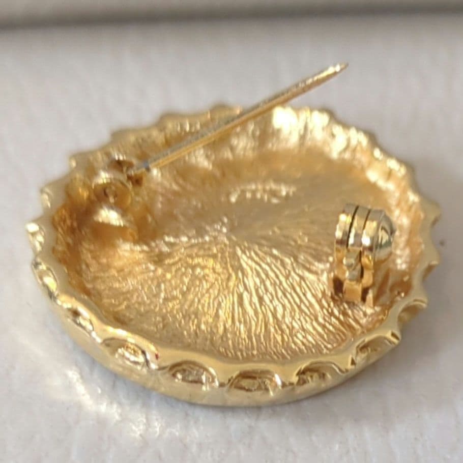 希少!!美品✨クリスチャン　ディオール　ブローチ　ロゴ　瓶蓋　ヴィンテージ
