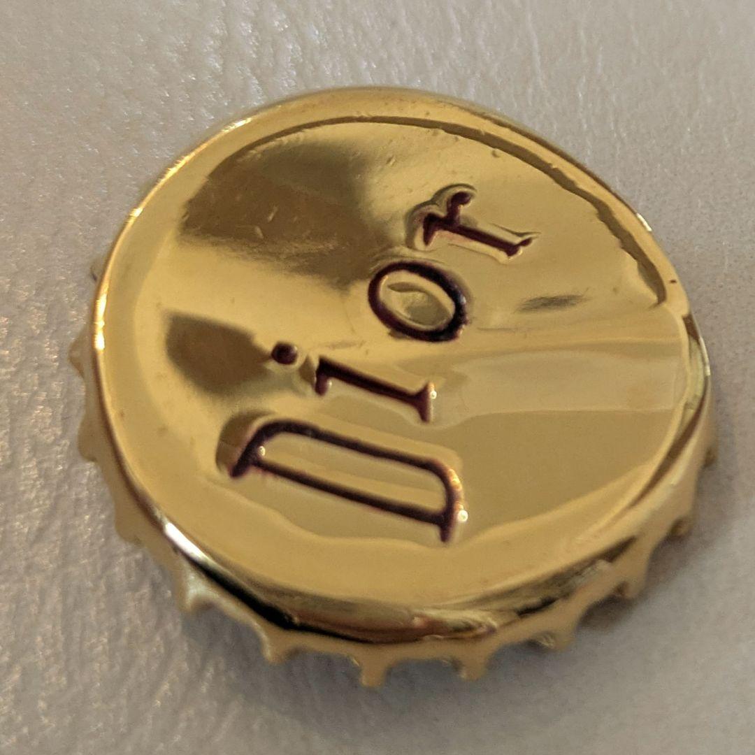 希少!!美品✨クリスチャン　ディオール　ブローチ　ロゴ　瓶蓋　ヴィンテージ