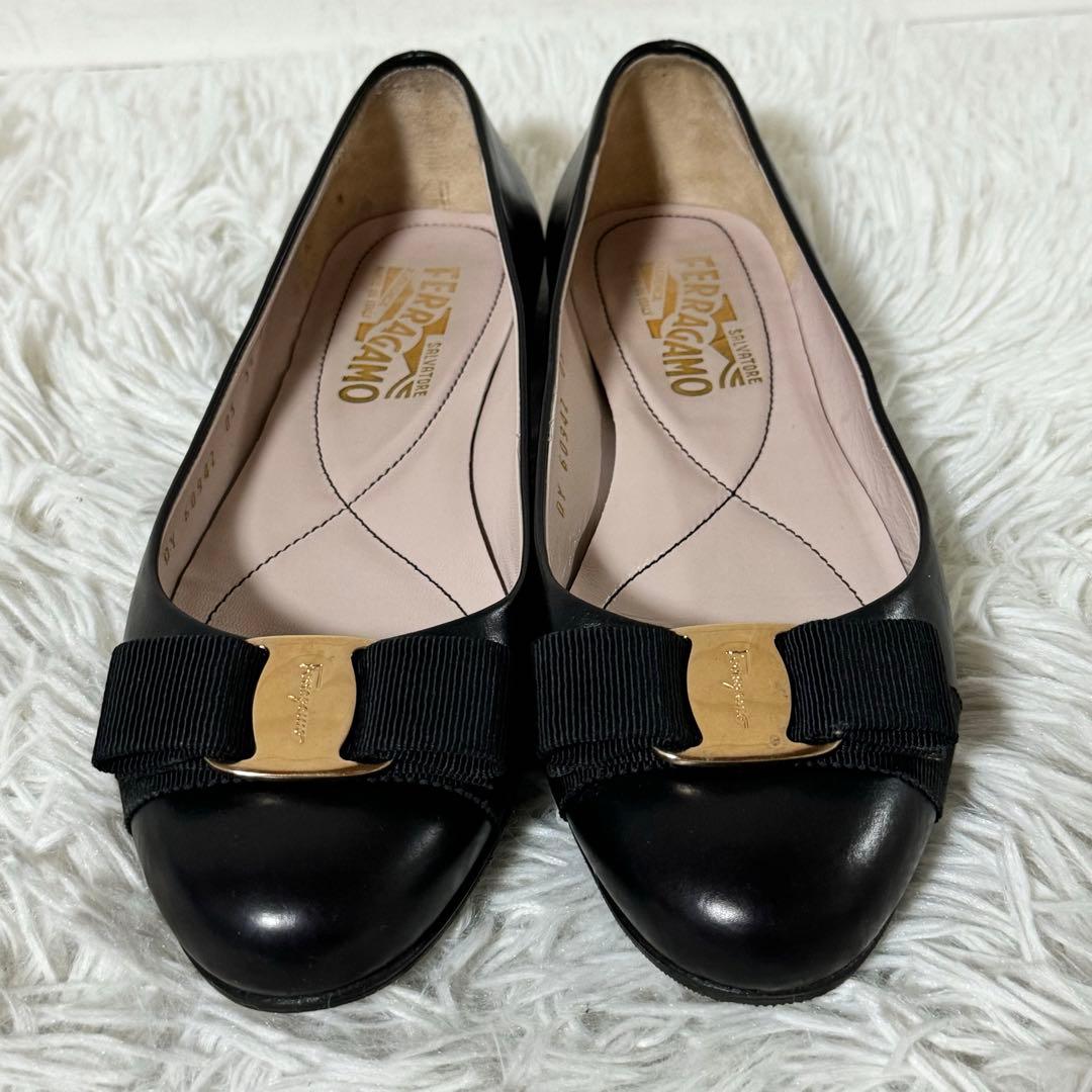 未使用級✨サルヴァトーレフェラガモ　VARINA ヴァリナ　ヴァラ　ブラック　黒