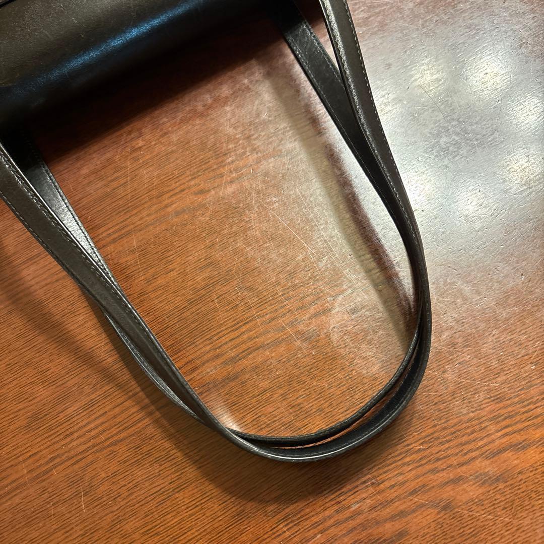 週末セール‼️フェラガモ ヴァラ　ショルダーバッグ　黒　大容量