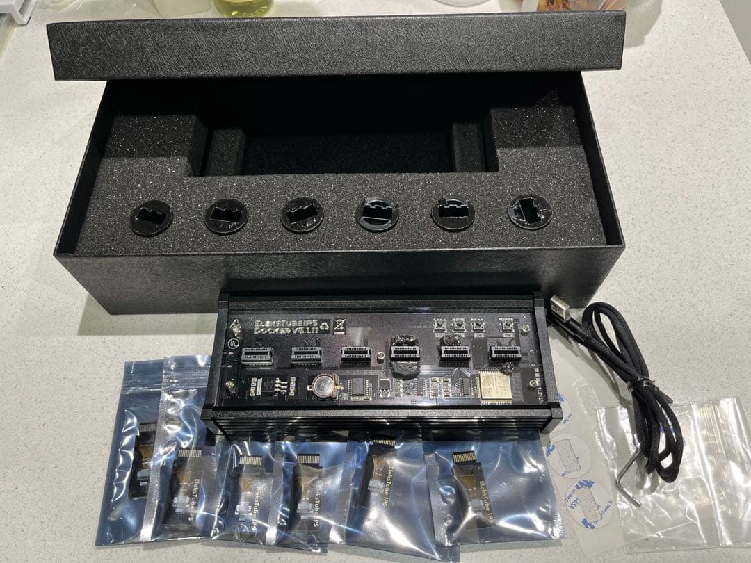 ギ*オ様 ニキシー管風デジタル時計 Elekstube IPS