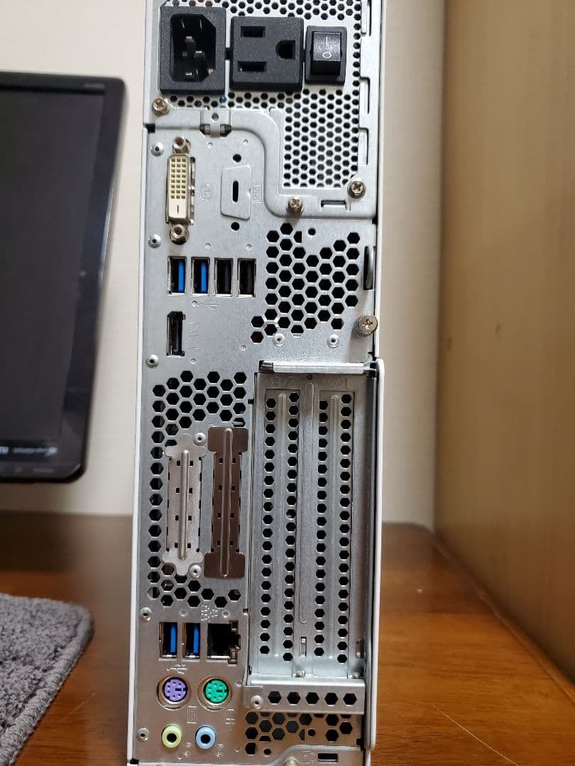 新品SSD換装済 fujitsu製ESPIMO D588/VX i5-8500