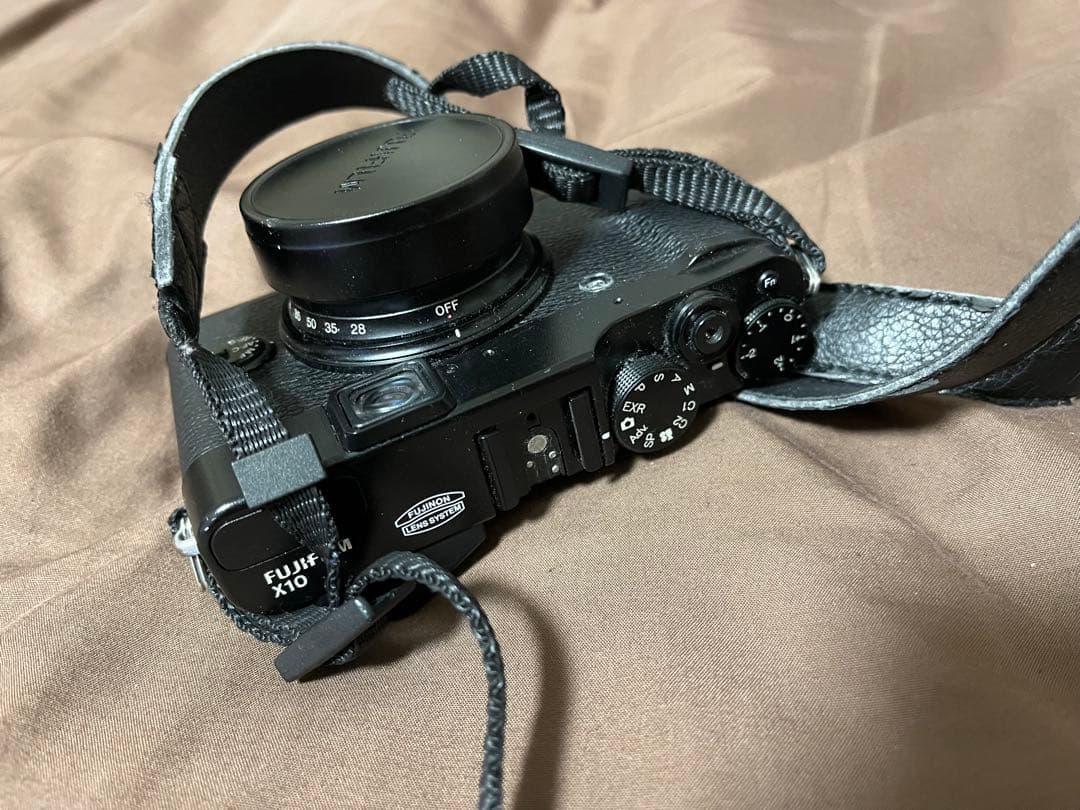 【美品・箱付き】Fujifilm X10 デジタルカメラ レンズキャップ付き