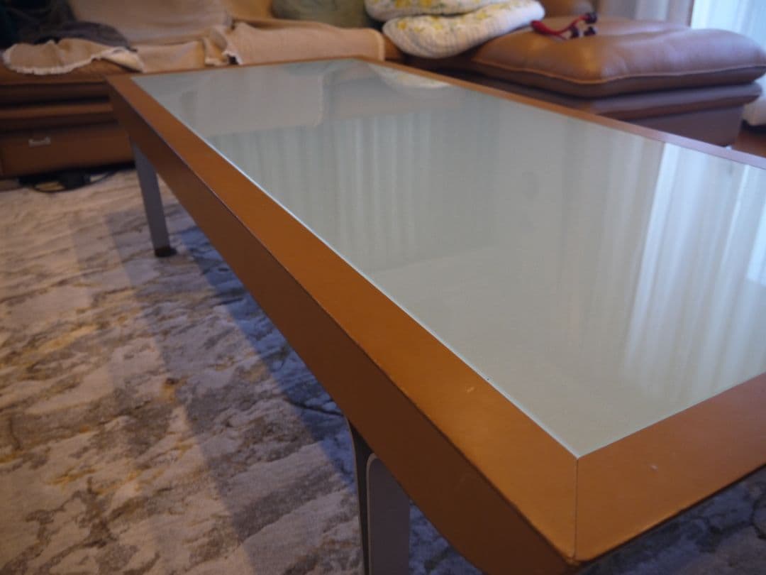 モダンガラスローテーブル