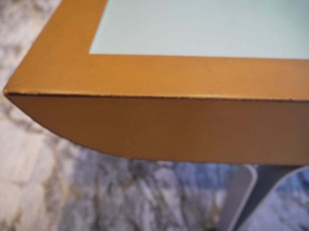 モダンガラスローテーブル