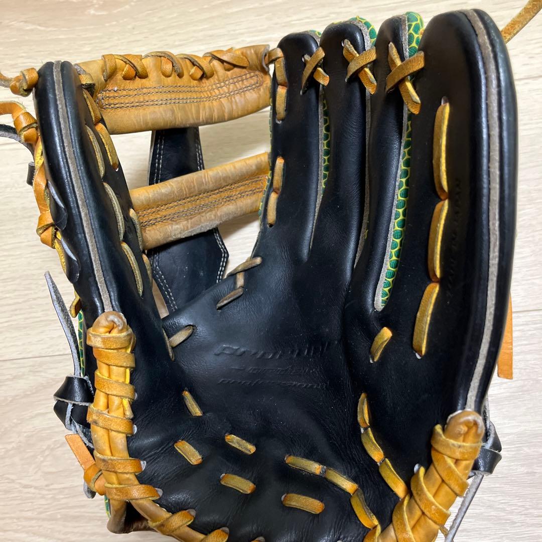 阪神タイガース　歳内　実使用　グローブ