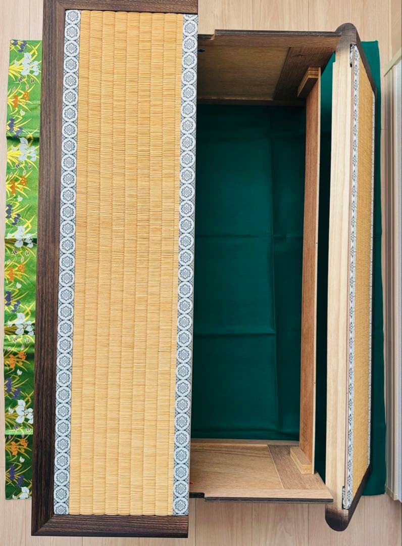 値下げ【五月人形　武将の御兜飾り　櫃付きセット一式】手渡し・引取可