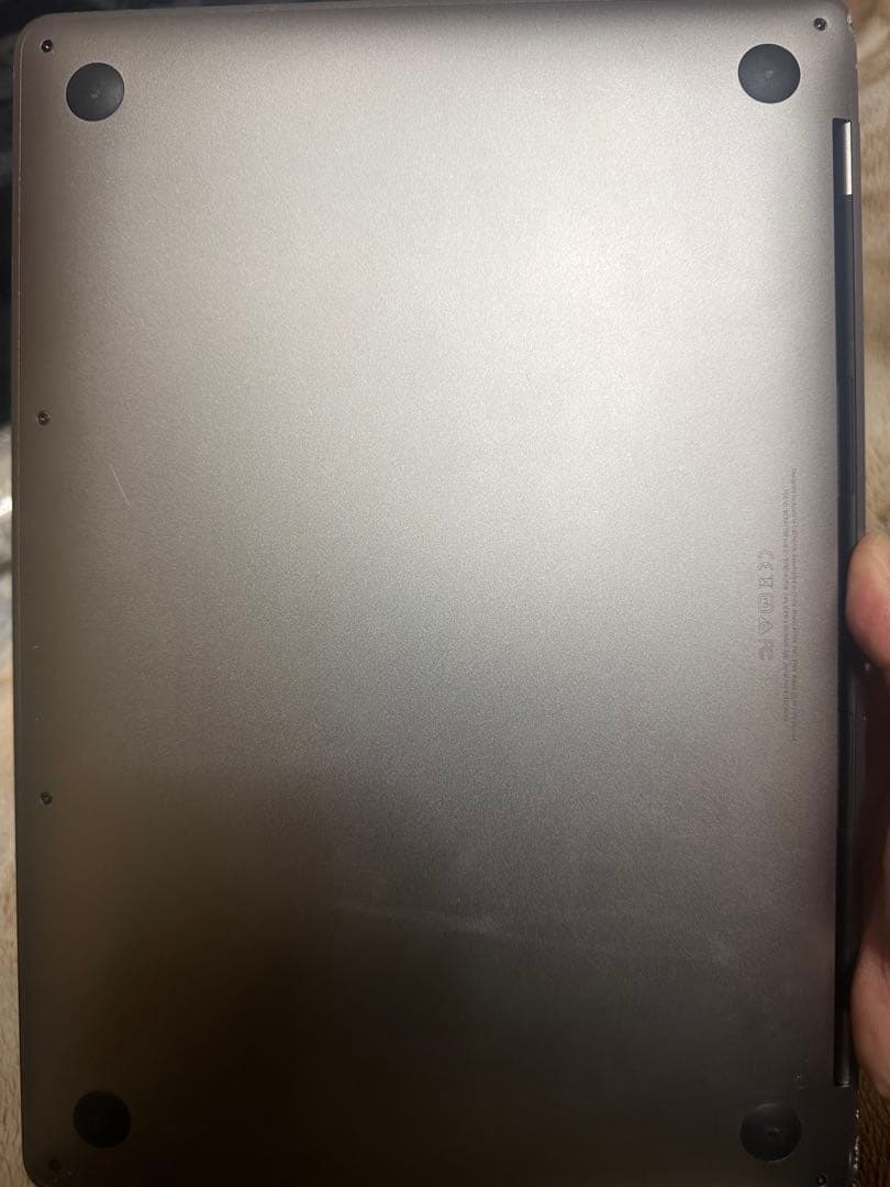 MacBook Pro (256GB, i5, 8GB) 本体、充電器、マウス