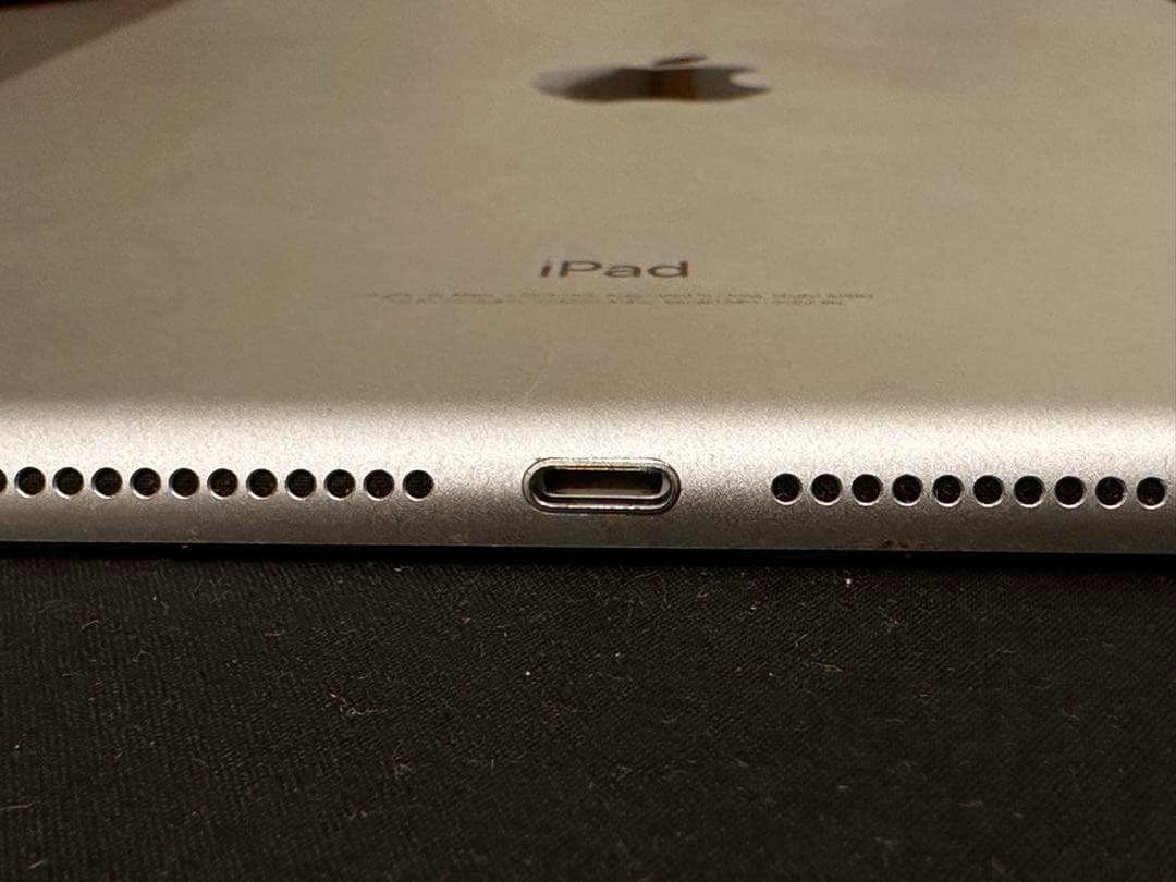 Apple iPad 9.7インチ ホワイト 第６世代 128GB WiFi