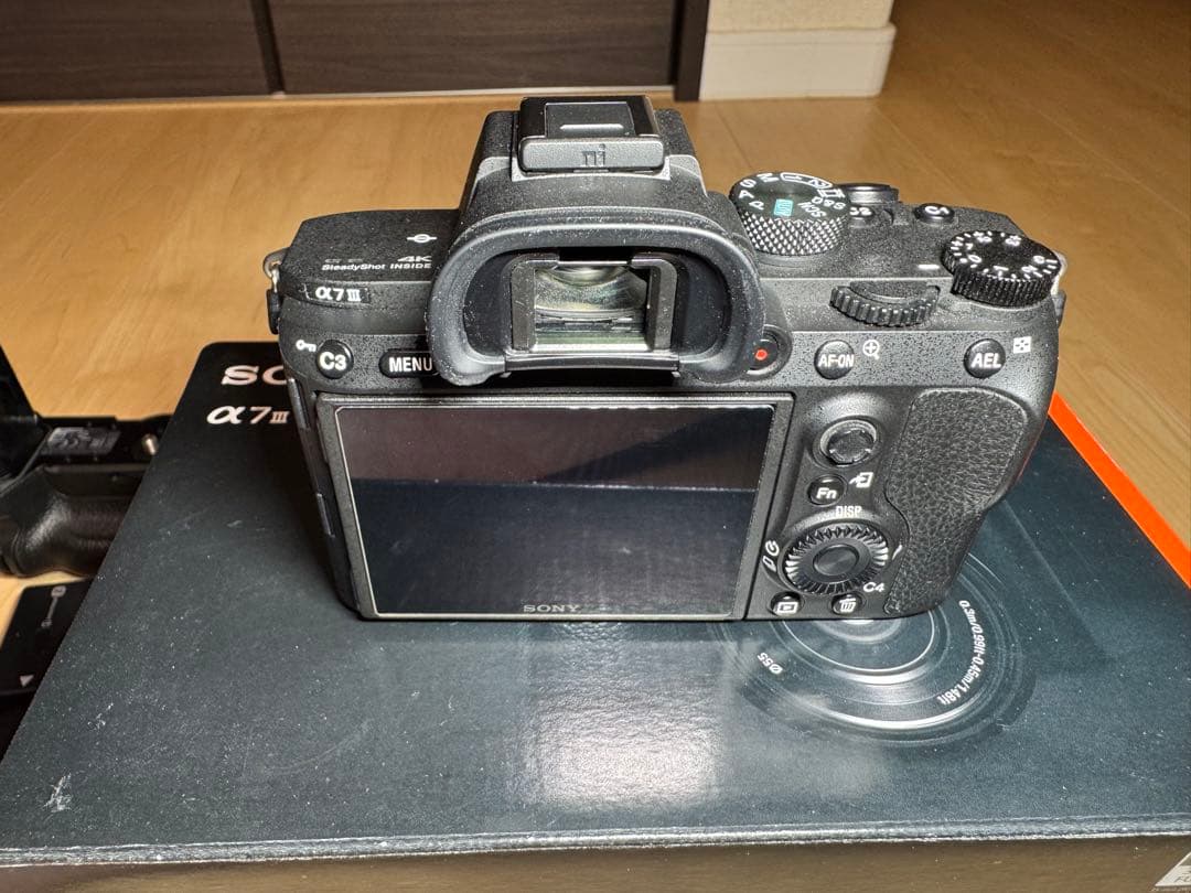 美品　Sony α7 III ミラーレス一眼 本体と縦グリップ