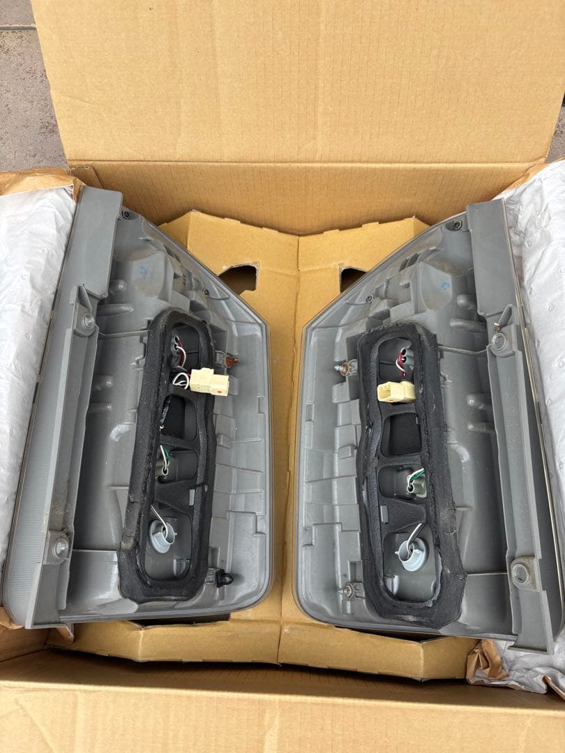 値下げ！ノア/ヴォクシー 70系クリア テールライト/LED テールランプ/純正