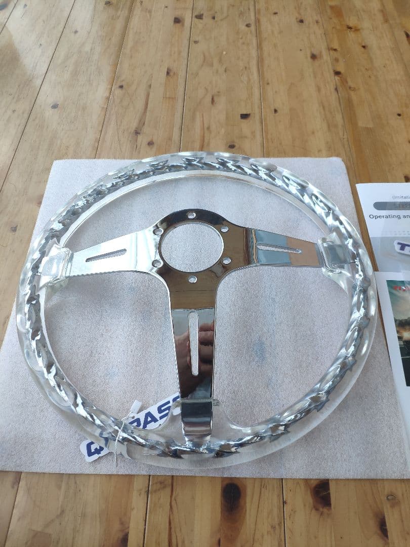 新品・現品限り! アクリル ツイスト ステアリング ① MOMO ピッチ70