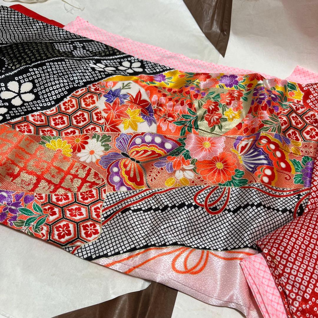 七五三　7歳着物セット　四つ身　祝い着　鈴蘭　絞り柄　赤ピンク黒＋緑