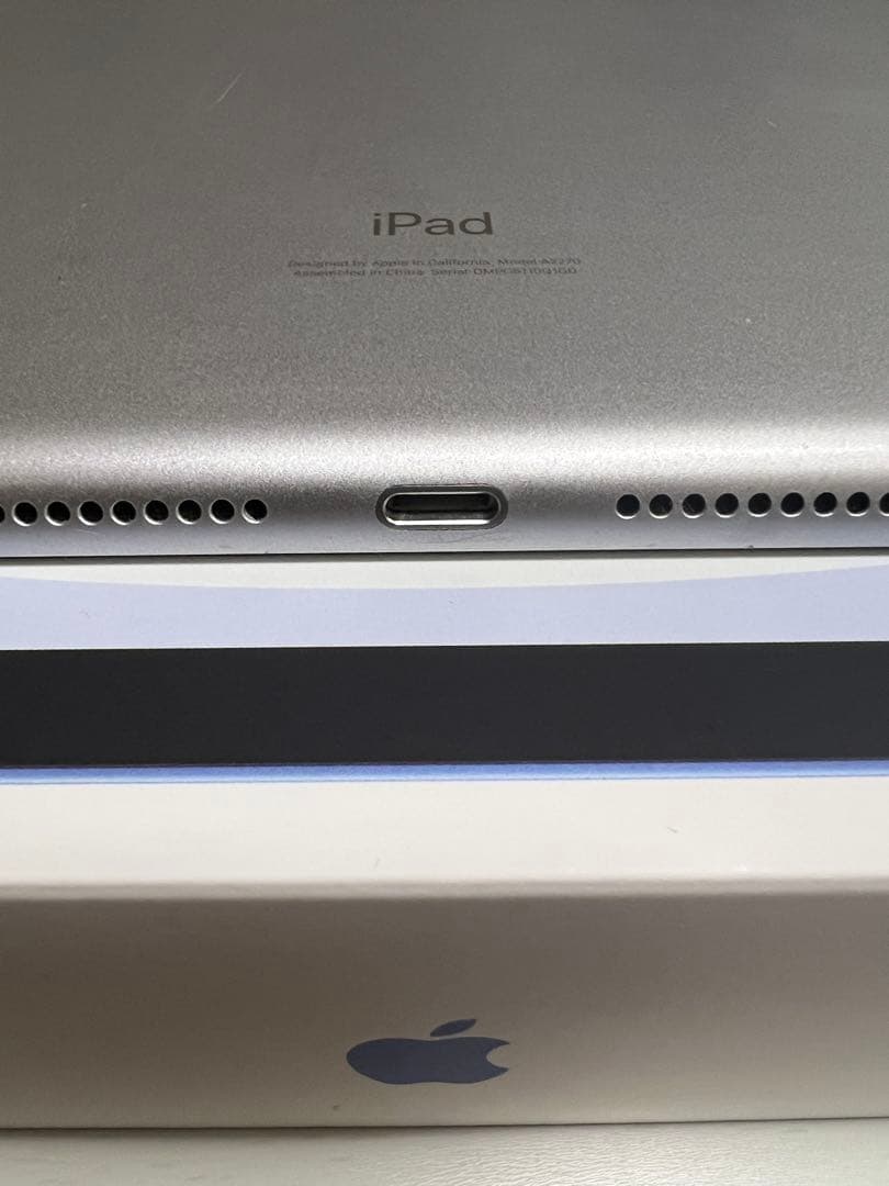 iPad (第8世代) 32GB MYLA 2J/A