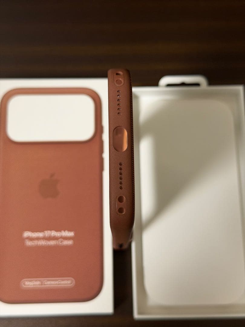 iPhone 17 Pro Max純正テックウーブンケース　シエナ