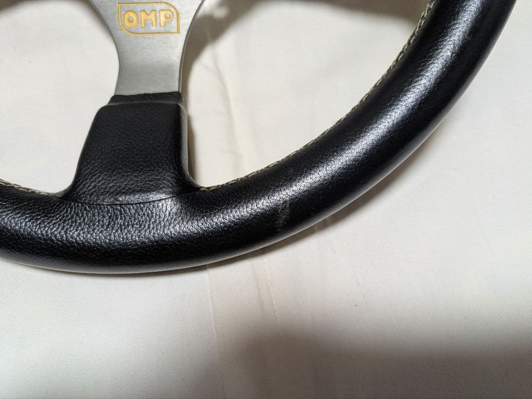 正規品 OMP ディープハンドル 35パイ ステアリング momo nardi