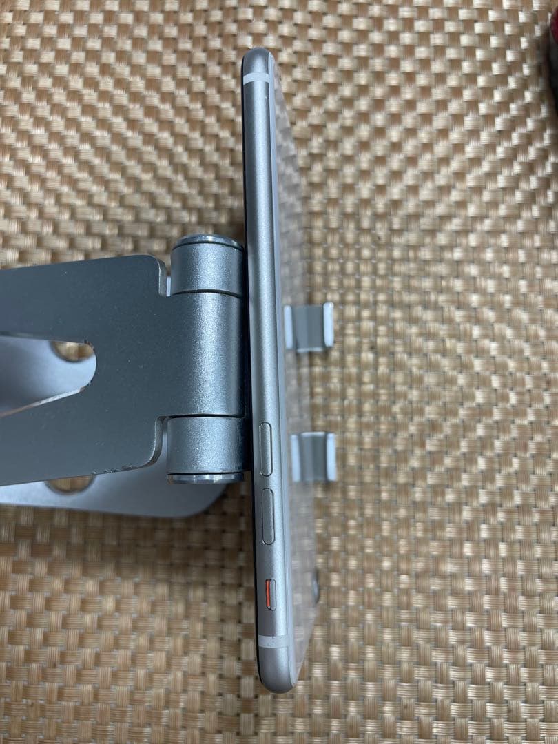 iPhone SE第3世代 64 GB スターライトSIMフリー【2196】