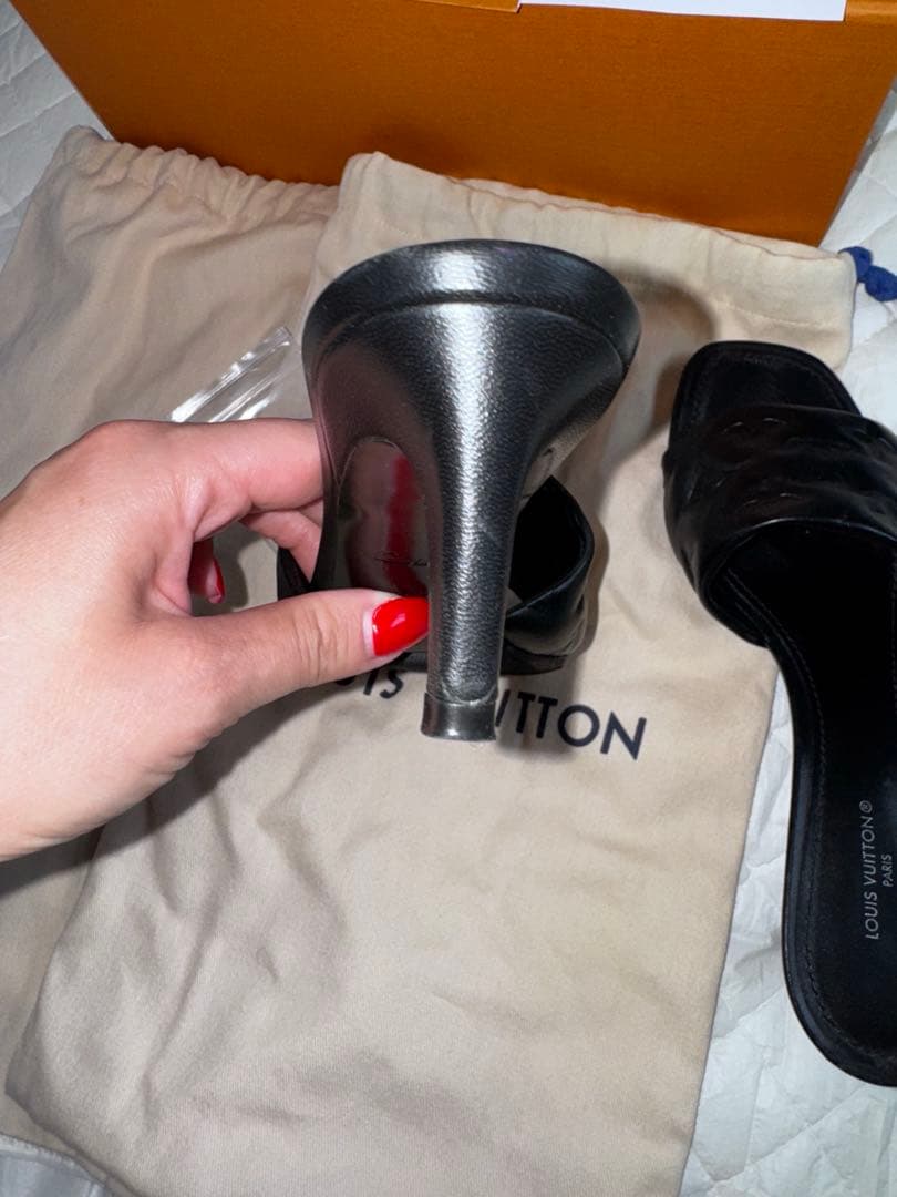 J*y様 LOUIS VUITTON ブラック ミュール
