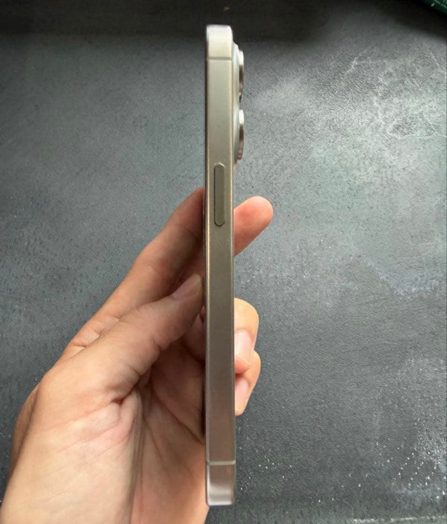 iPhone15 Pro(512GB)ナチュラルチタニウム