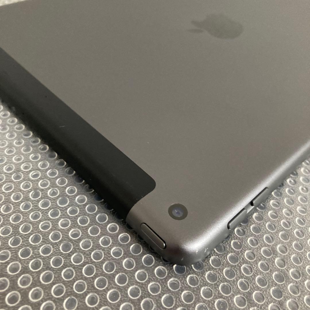3733【早い者勝ち】電池良好☆iPad8 第8世代 32GB SIMフリー☆