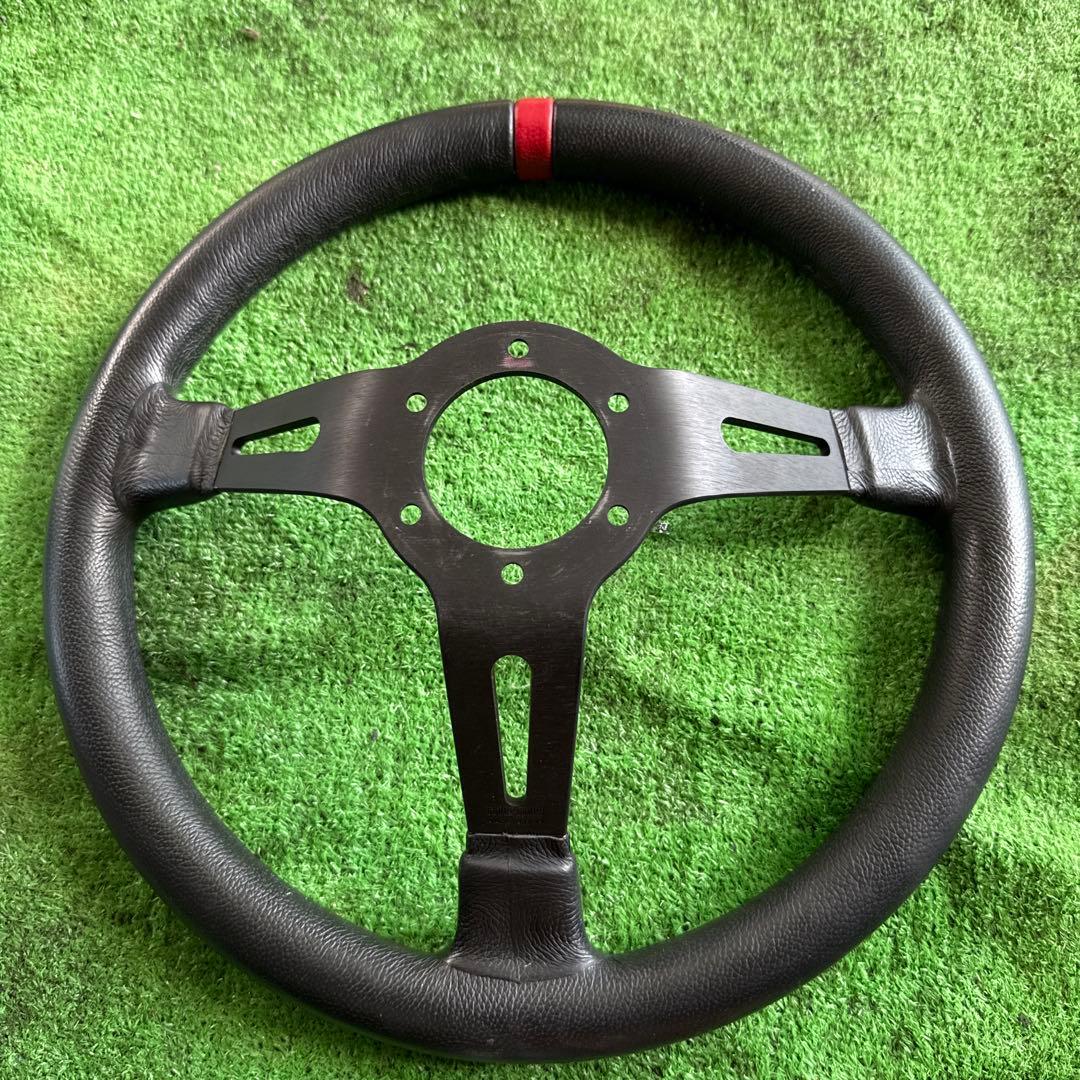 MOMO ステアリングホイール ハブ付き