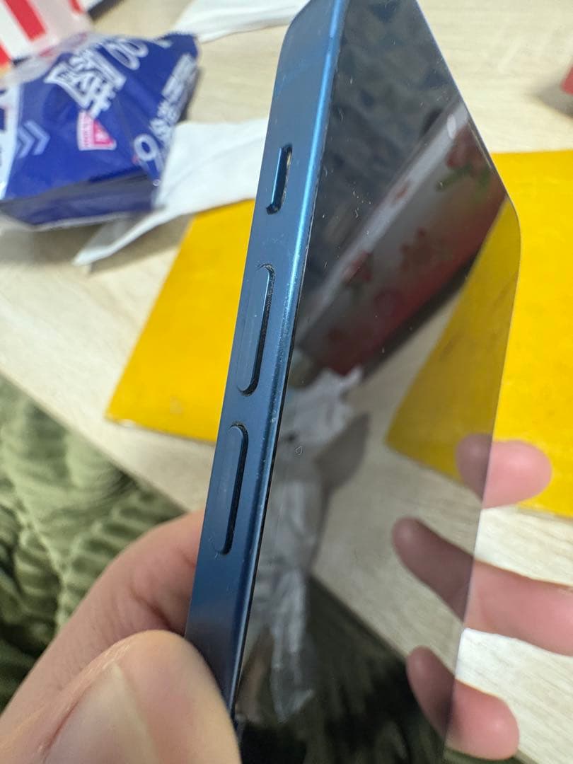 Apple iPhone 13 青 カメラレンズ損傷