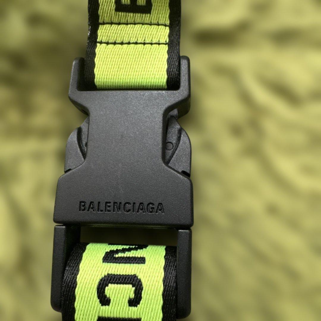 バレンシアガ　スマホストラップ　ネックストラップ　ロゴ入り