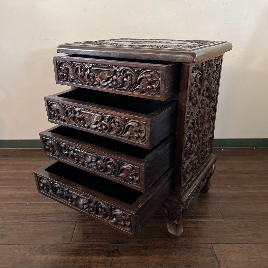 k020r121 見事なまでの彫刻チェスト オリエンタルな雰囲気を湛える逸品