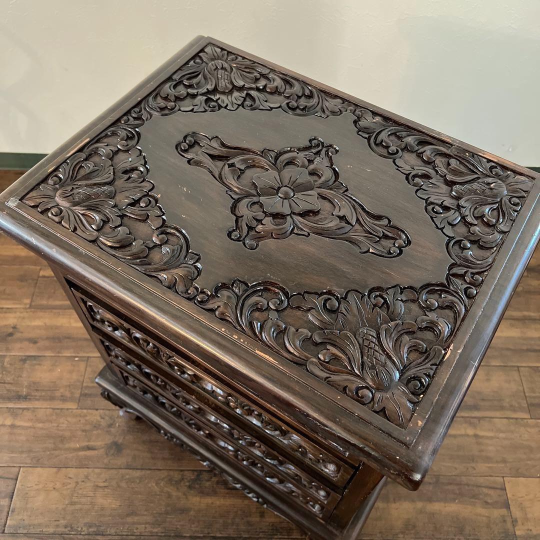 k020r121 見事なまでの彫刻チェスト オリエンタルな雰囲気を湛える逸品