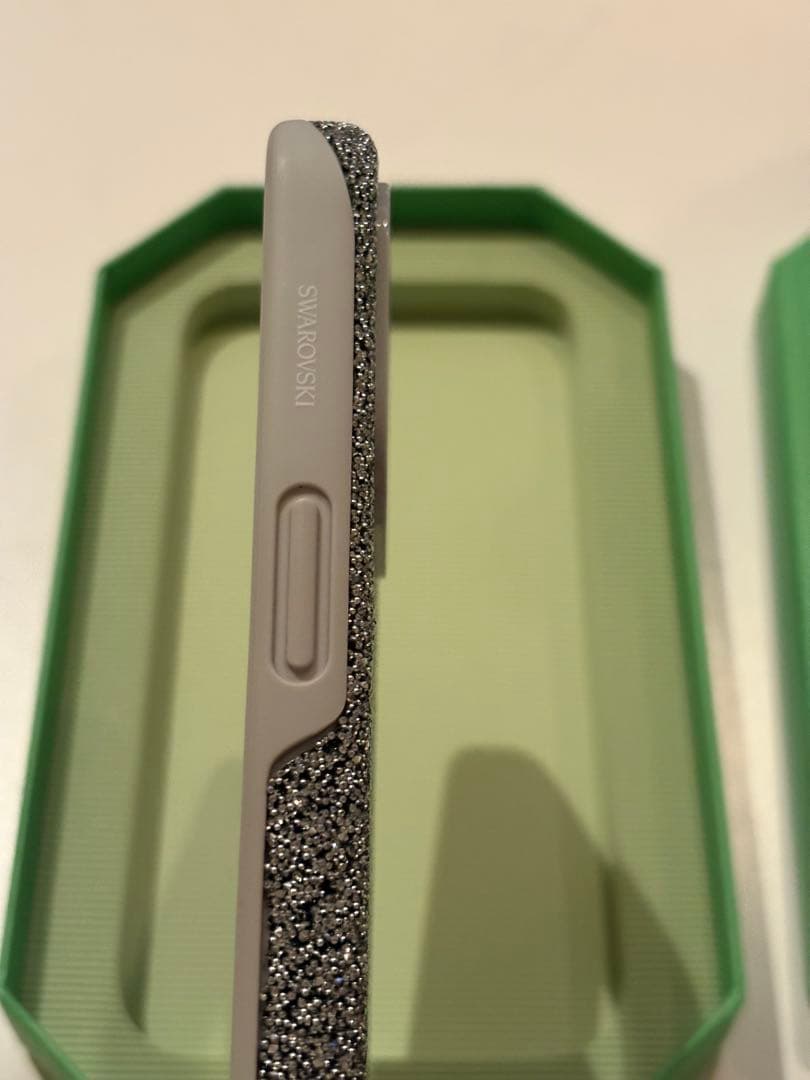 スワロフスキー iPhone15proケース